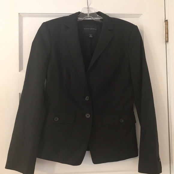 Banana Republic Jackets & Blazers - Banana Republic Size 6 Black Fitted Blazer